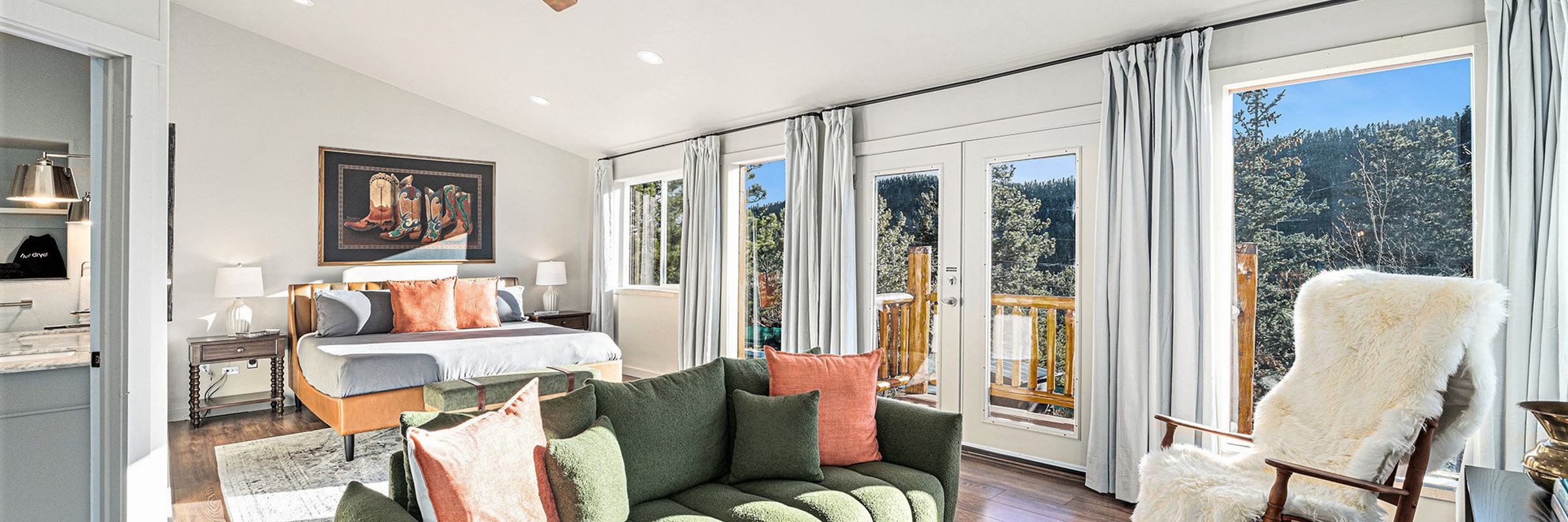 An image of Boulder Real Estate looking fine