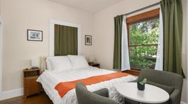| Cozy Downtown Enloe Studio | Main Image