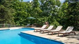 Todd Hill Farmhouse: Historic Charm & Luxury Main Image