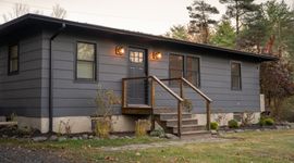 Oakwood Cabin: Kerhonkson’s Autumn Retreat Main Image