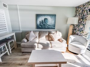 Living Room with Stunning Views☀️