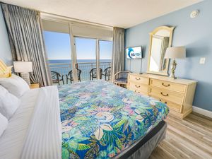 Beautiful Bedroom with Amazing Views ☀️