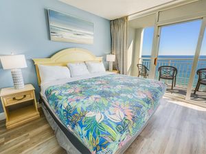 Beautiful Bedroom with Amazing Views ☀️