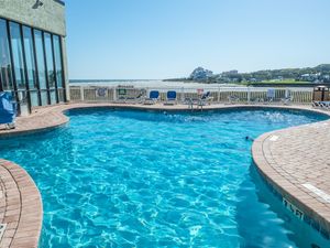Seaside Pool!