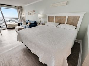 Room with Stunning Views☀️