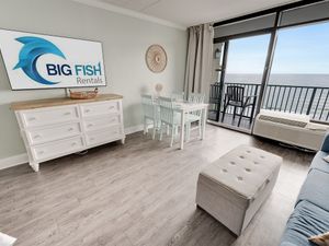 Room with Stunning Views☀️