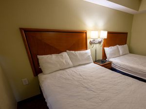 2 Beds in Bedroom