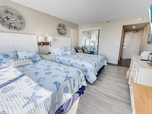 Bedroom with Stunning Views☀️