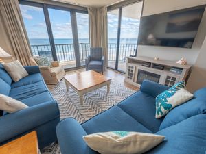 Beautifully Decorated Family Room overlooking the Ocean