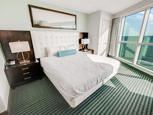 Beautiful Bedroom with Amazing Views ☀️