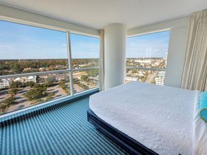 Beautiful Bedroom with Amazing Views ☀️