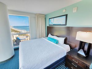 Beautiful Bedroom with Amazing Views ☀️