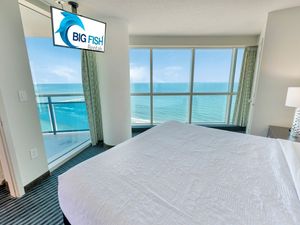Beautiful Bedroom with Amazing Views ☀️