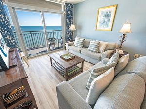 Amazing Living Room with Stunning Views☀️