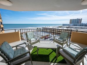 Large Balcony to Enjoy the Views of the Ocean