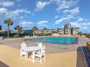Oceanside Pool to Enjoy
