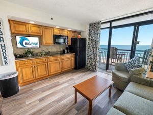Living Room with Stunning Views☀️
