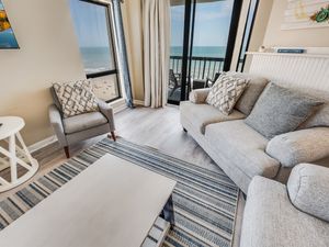 Large Family Room, Direct View of the Ocean, Beautifully Decorated