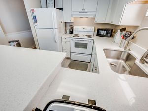 Large Kitchen Area, Fully Sized Appliances
