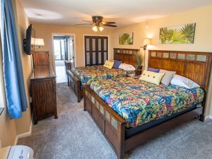Beautifully Decorated with 2 Queen Beds in Bedroom