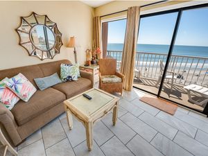 Direct Oceanfront, Beautifully Decorated, Lots of Space!