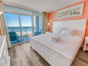 Stunning Bedroom Beautifully Decorated with Amazing Views ✨