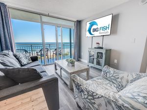 Amazing Living Room with Stunning Views☀️