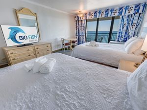 Room with Stunning Views☀️