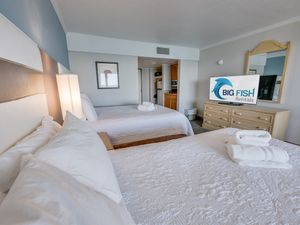 Room with Stunning Views☀️