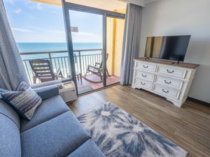 Direct Oceanfront, Beautifully Decorated