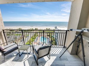Large Balcony with Amazing Views of the Ocean