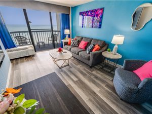 Direct Oceanfront, Amazing Decorations!
