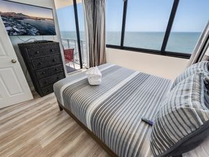 Main Bedroom with Views of the Ocean!