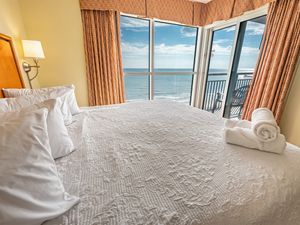 Beautiful Bedroom with Amazing Views ☀️