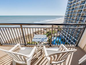 Balcony with Amazing Views of the Ocean