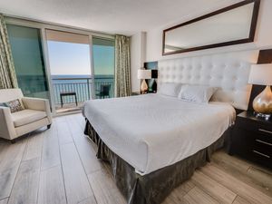 Beautiful Bedroom with Amazing Views ☀️