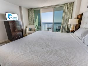 Beautiful Bedroom with Amazing Views ☀️