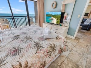 Beautiful Bedroom with Ocean View