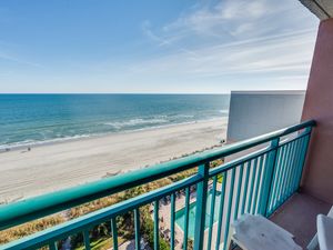 Balcony with Amazing Views of the Ocean