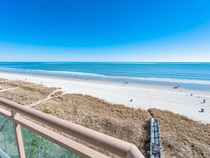 Balcony with Amazing Views of the Ocean