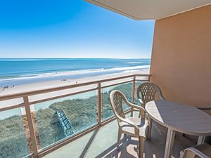 Balcony with Amazing Views of the Ocean