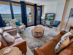 Amazing Living Room with Views of the Ocean ☀️