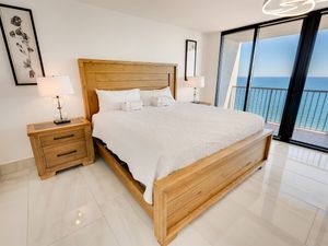 Beautiful Bedroom with Amazing Views ☀️