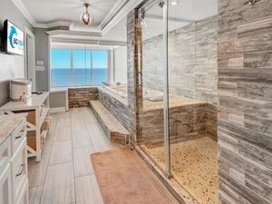 Bathroom with Amazing Views!