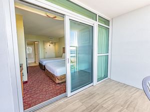 Room with Stunning Views☀️