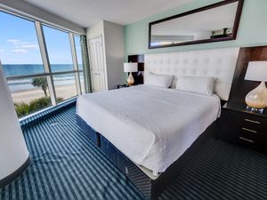Beautiful Bedroom with Amazing Views ☀️