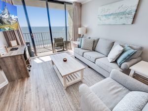 Direct Oceanfront, Beautifully Decorated