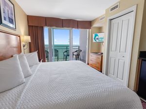 Bedroom Beautifully Decorated with Amazing Views ✨