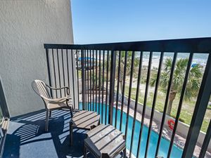 Ocean breeze & poolside dreams ☀️