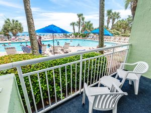 Overlooking both the Ocean and the Pool!